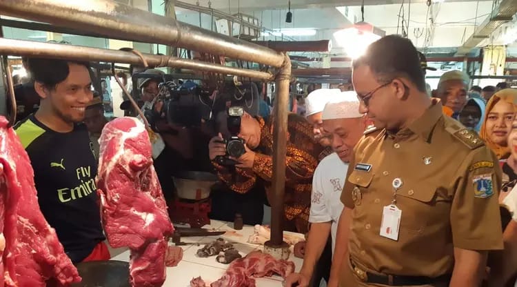 Gubernur DKI Anies Baswedan saat berkunjung ke Pasar Kramat Jati, Jakarta Timur, Selasa (14/8/2018) istimewa