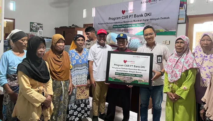 Bank DKI salurkan bantuan bagi masyarakat terampak banjir di wilayah Demak, Jawa Tengah. (Ist)