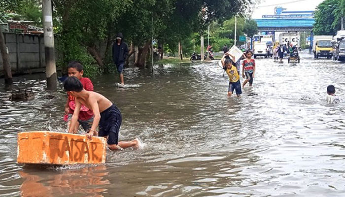 Sebanyak 21 RT dan 11 ruas jalan di Jakarta terendam banjir dampak hujan lebat. (terasjakarta/ist)