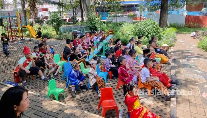 Keseruan Perlombaan oleh siswa sekolah Carina Sayang Kelurahan Rawa Buaya (Photo: Darma)