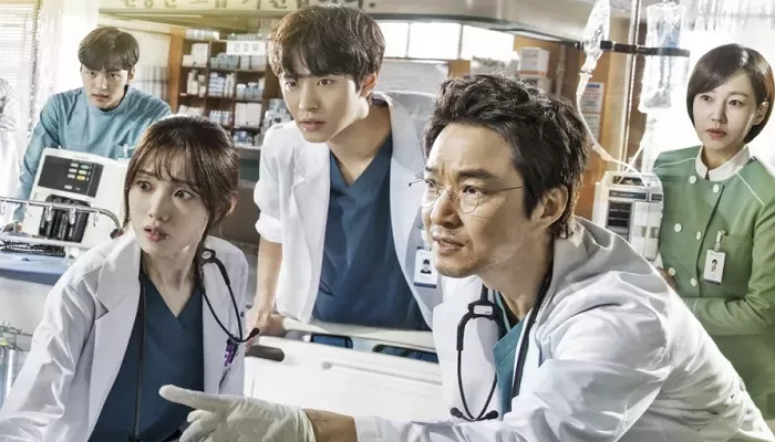 Hari ini (27/3/2023), SBS telah mengumumkan jam tayang perdana drama Dr. Romantic 3 pada 28 April pukul 10 malam KST. (Soompi/@S. Kim)