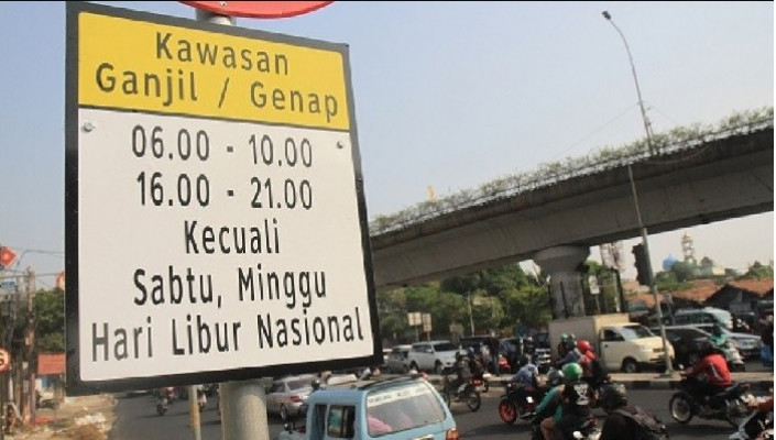 Ganjil genap merupakan kebijakan pembatasan penggunaan kendaraan yang dikeluarkan pemerintah untuk menjadi solusi kemacetan Jakarta. (terasjakarta.id/ist)