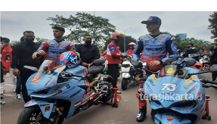 Alex Marquez berkeliling Jakarta menggunakan Ducati Panigale (TERASAJAKARTA.ID/Anto)