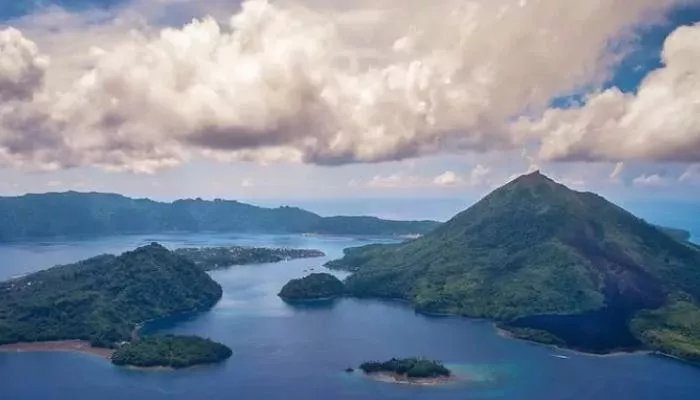 Pulau Rhun yang terdiri dari beberapa gugusan pulau ini juga menjadi daya tarik wisatawan untuk berkunjung ke Pulau Neira, Maluku. (terasjakarta.id/ist)