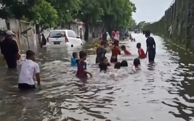 Heru Budi Hartono tak menargetkan waktu banjir Jakarta bisa surut. (terasjakarta/ist)
