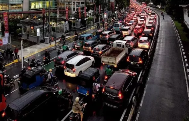 Kemacetan parah di Jakarta terjadi dalam beberapa hari terakhir. (foto: IG @jktinfo.news)