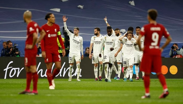 Gol tunggal dari Karim Benzema di leg kedua Real Madrid vs Liverpool, semakin memperbesar jarak keunggulan Real Madrid atas Liverpool dalam ajang Liga Champions 2022/2023. (reuters)