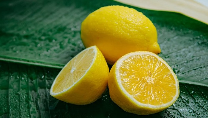 Lemon buah untuk sarapan. (Unsplash/Han Lahandoe)