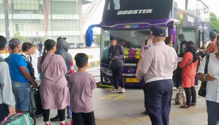 Sebanyak 27 bus AKAP di Terminal Kampung Rambutan dinyatakan tak layak jalan. (ilustrasi: beritajakarta.id)