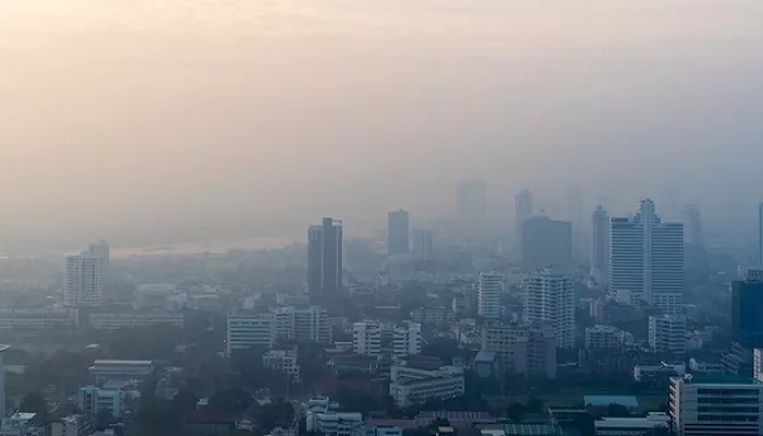 Kualitas udara Jakarta Senin pagi tak sehat bagi kelompok sensitif (Foto: Freepik)