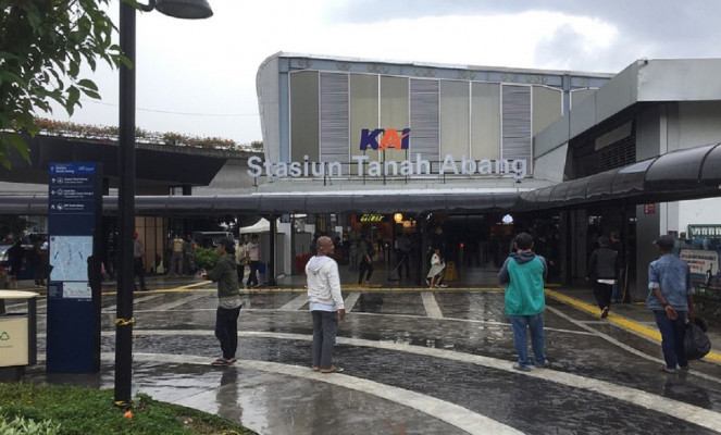 Stasiun Tanah Abang di Jakarta Pusat akan dilakukan revitalisasi di antaranya penambahan dua rel kereta dan taman yang nyaman untuk pengguna transportasi.