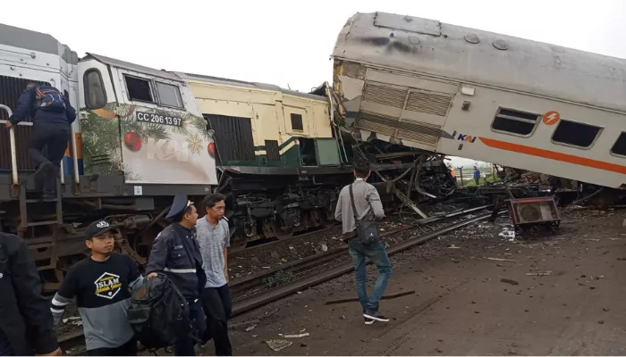 Kecelakaan KA Turangga vs Kereta Bandung Raya. (Foto: X@jalur5_)
