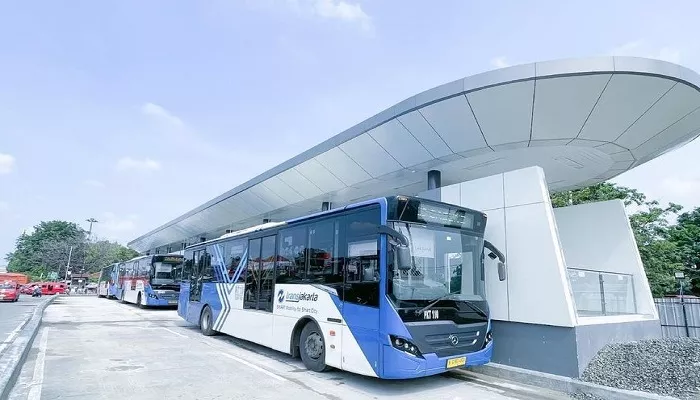 TransJakarta bisa menjadi trasnportasi yang digunakan untuk rute menuju Pantai Pasir Putih PIK 2. (Foto: Instagram @pt_transjakarta)